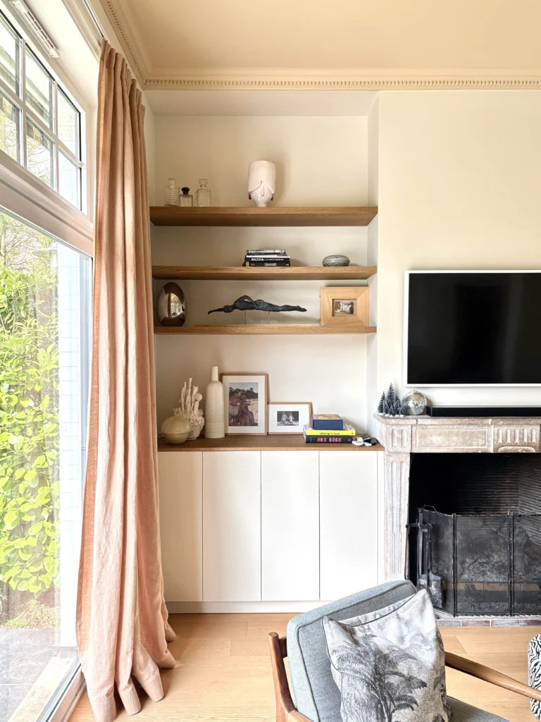 bibliothèque autour d'une cheminée, plaqué chene pour les étagères 