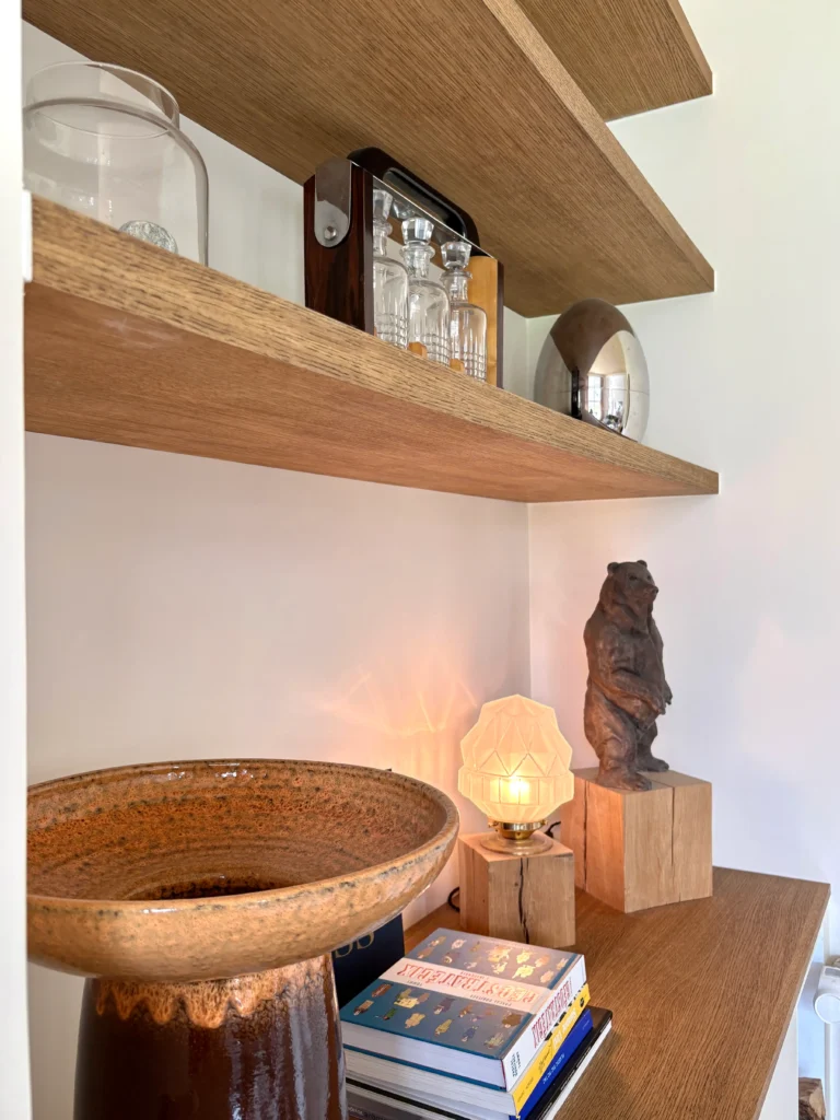 étagères suspendues en plaqué chêne 